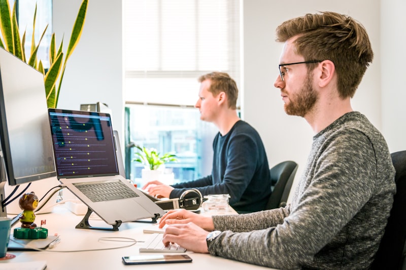 CRM implantado em indústria B2B: pipeline de vendas organizado por etapas e follow-up automático